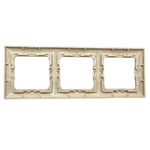 Рамка Legrand Valena 3-постовая бежевый 774353 Рамка Legrand Valena 3-постовая бежевый 774353