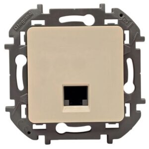 Розетка Legrand Inspiria компьютерная 1xRJ45 категории 6 UTP механизм бежевый 673831