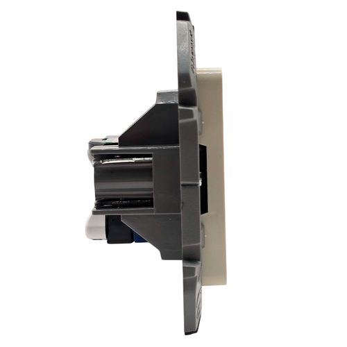 Розетка Legrand Inspiria компьютерная 1xRJ45 категории 6 UTP механизм бежевый 673831 Розетка Legrand Inspiria компьютерная 1xRJ45 категории 6 UTP механизм бежевый 673831