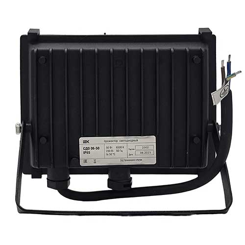 Прожектор светодиодный IEK 50W 6500K IP65 черный корпус Прожектор светодиодный IEK 50W 6500K IP65 черный корпус