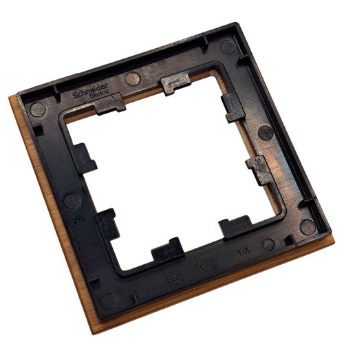 Рамка Systeme Electric AtlasDesign Nature 1-постовая дерево бамбук ATN353201 Рамка Systeme Electric AtlasDesign Nature 1-постовая дерево бамбук ATN353201