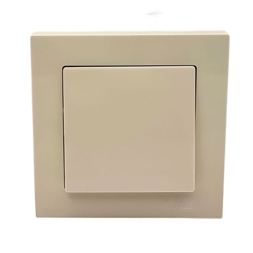 Выключатель Systeme Electric AtlasDesign 1-клавишный в сборе с рамкой бежевый ATN000212 Выключатель Systeme Electric AtlasDesign 1-клавишный в сборе с рамкой бежевый ATN000212